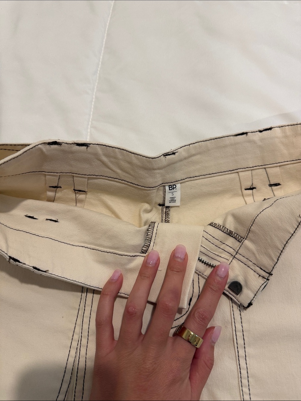 High-Rise Cream Contrast Stitch Shorts with Belt - Picture 2 of 3